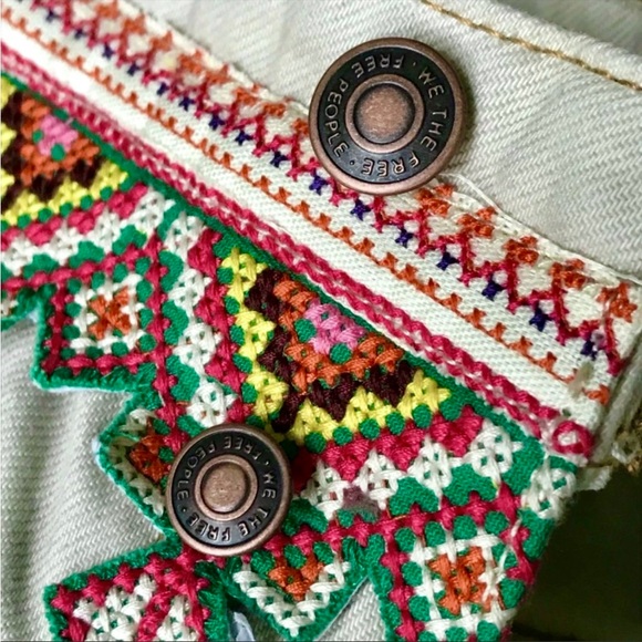 NWOT - FREE PEOPLE / WE THE FREE Borderline Cut-Off Denim Shorts - Picture 5 of 9